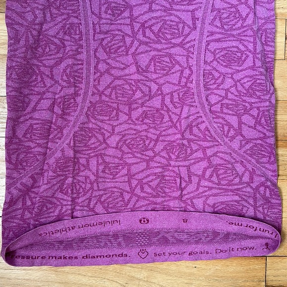 Lululemon short sleeve - Picture 4 of 4